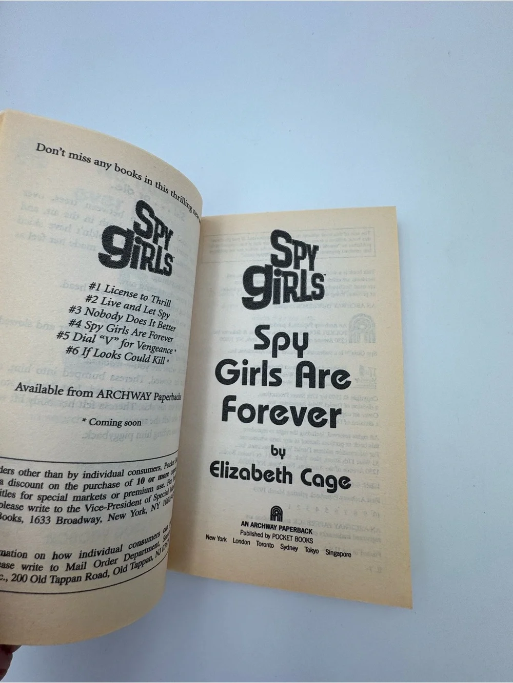 Spy Girls Are Forever‎ #4 Elizabeth Cage 1999 Paperback YA Novel Book